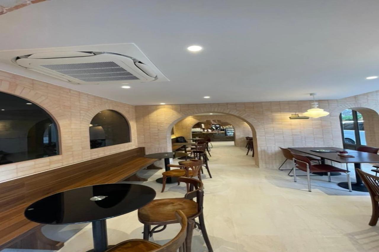 The Quarter Ploenchit By Uhg Hotel Bangkok Exterior photo
